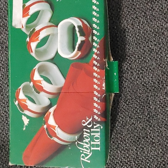 Vintage Mount Clemons Ribbon & Holly Napkin Ring 6 Piece Set Red Bow Green Holly - Picture 2 of 8